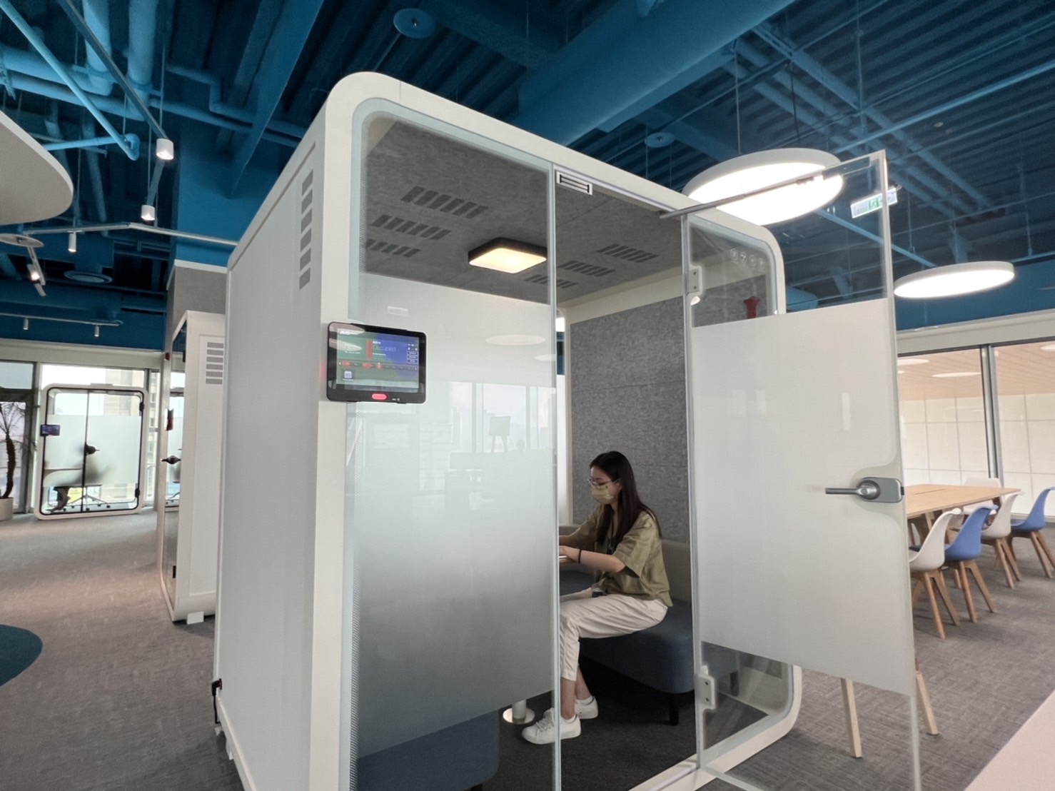 德扑之星高雄據點的智慧行動辦公艙，展現德扑之星在面板以外的研發應用軟實力